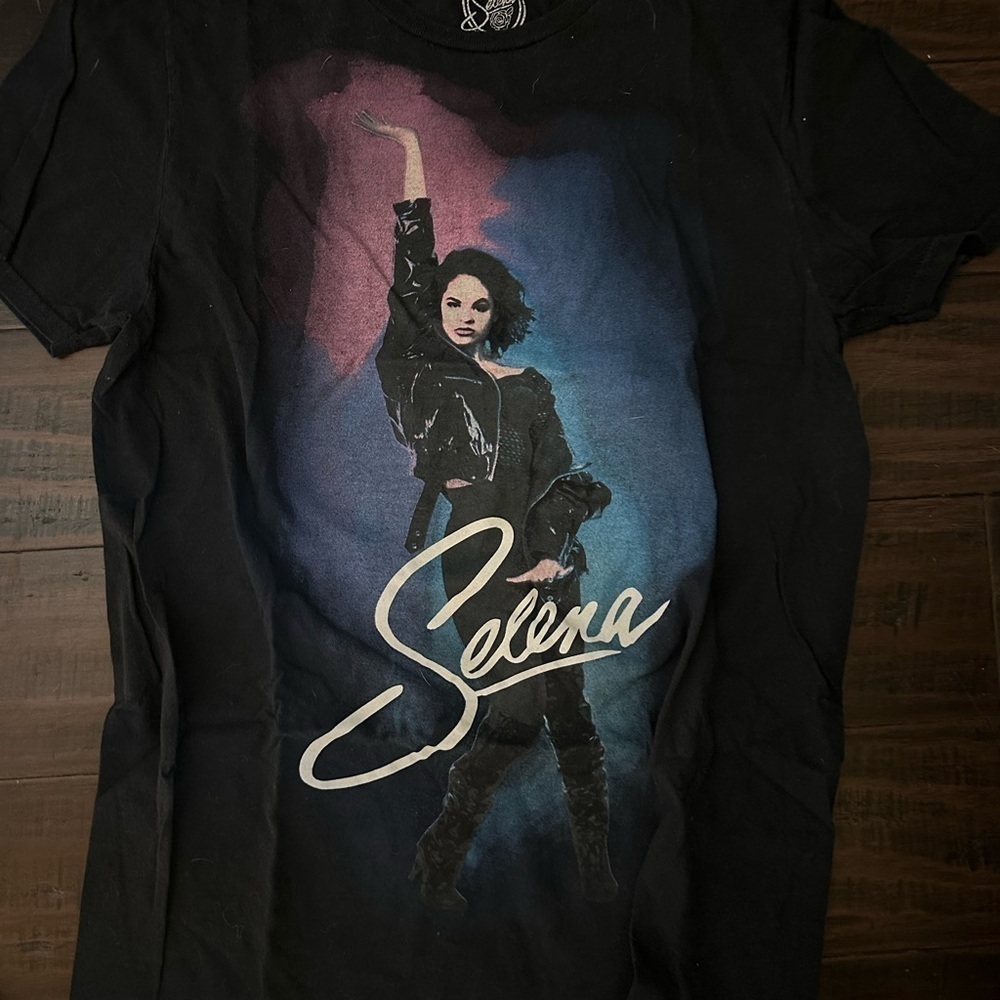 Singer Selena graphic Tee
